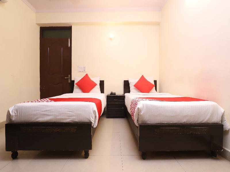 Oyo 28126 Charanpahari Hotel New Delhi Ngoại thất bức ảnh